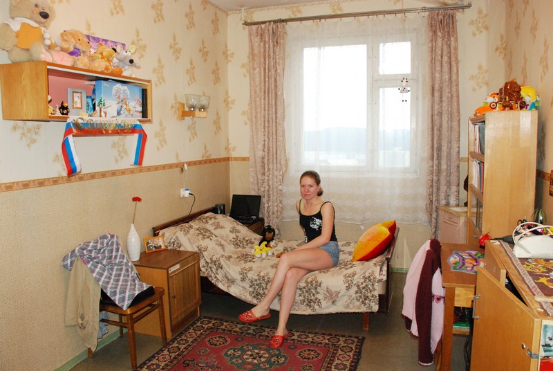 Лилу Ларимар в женском общежитии трахается с комендантом